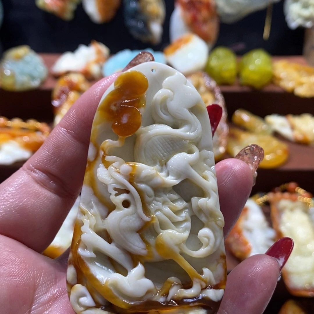 蛇纹石玉颈饰未镶嵌