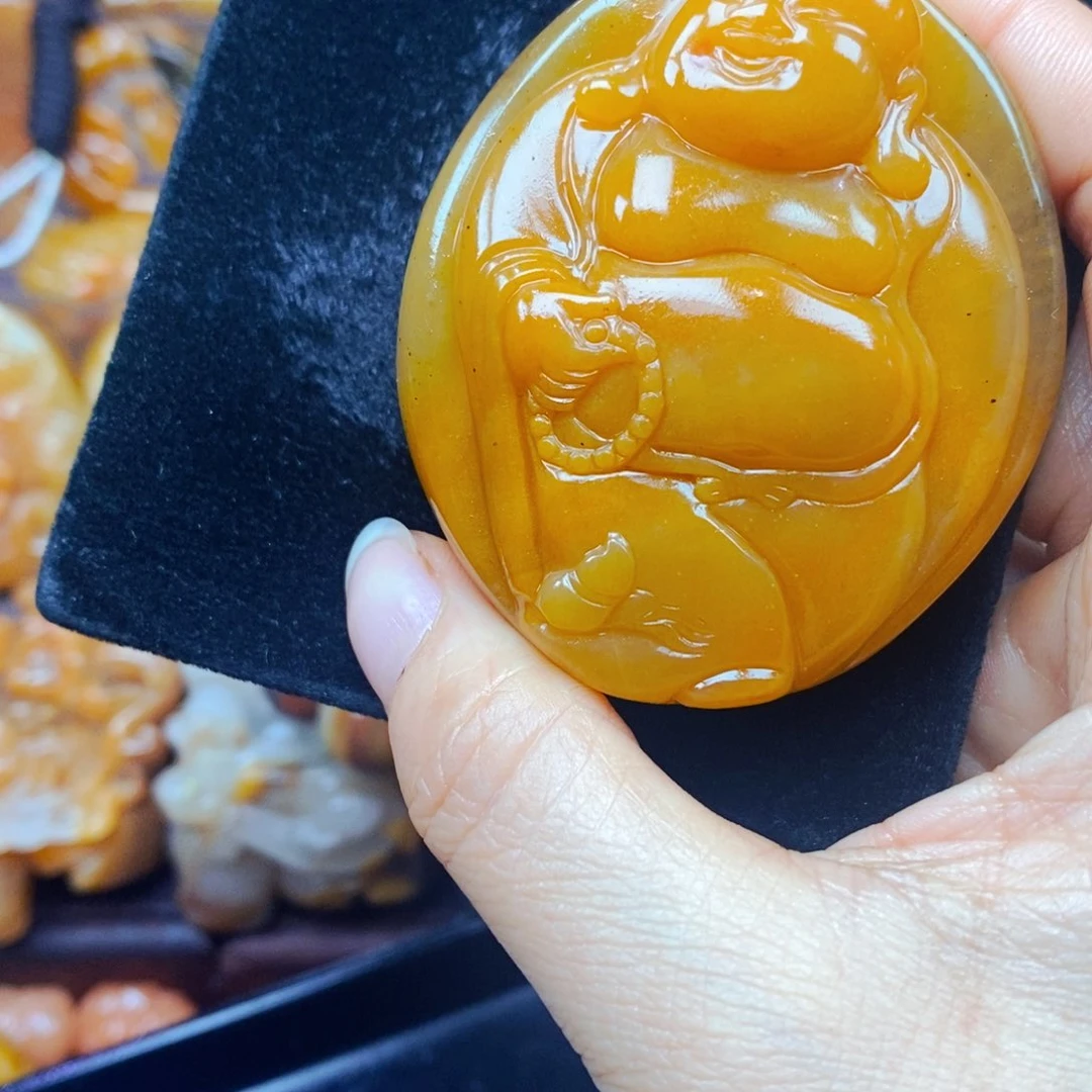未镶嵌石英质玉（黄龙玉）颈饰