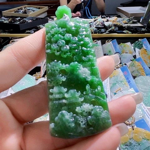 颈饰未镶嵌翡翠一个