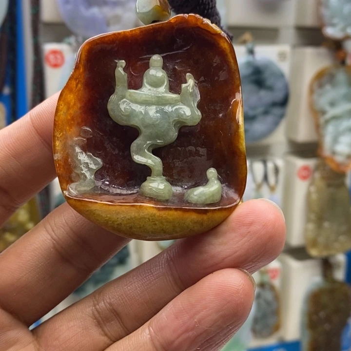 翡翠未镶嵌颈饰是