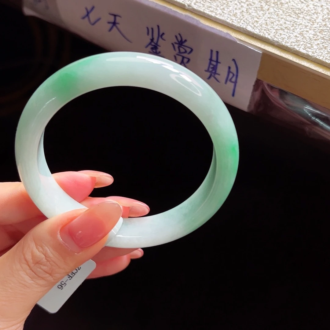 翡翠手镯未镶嵌手镯