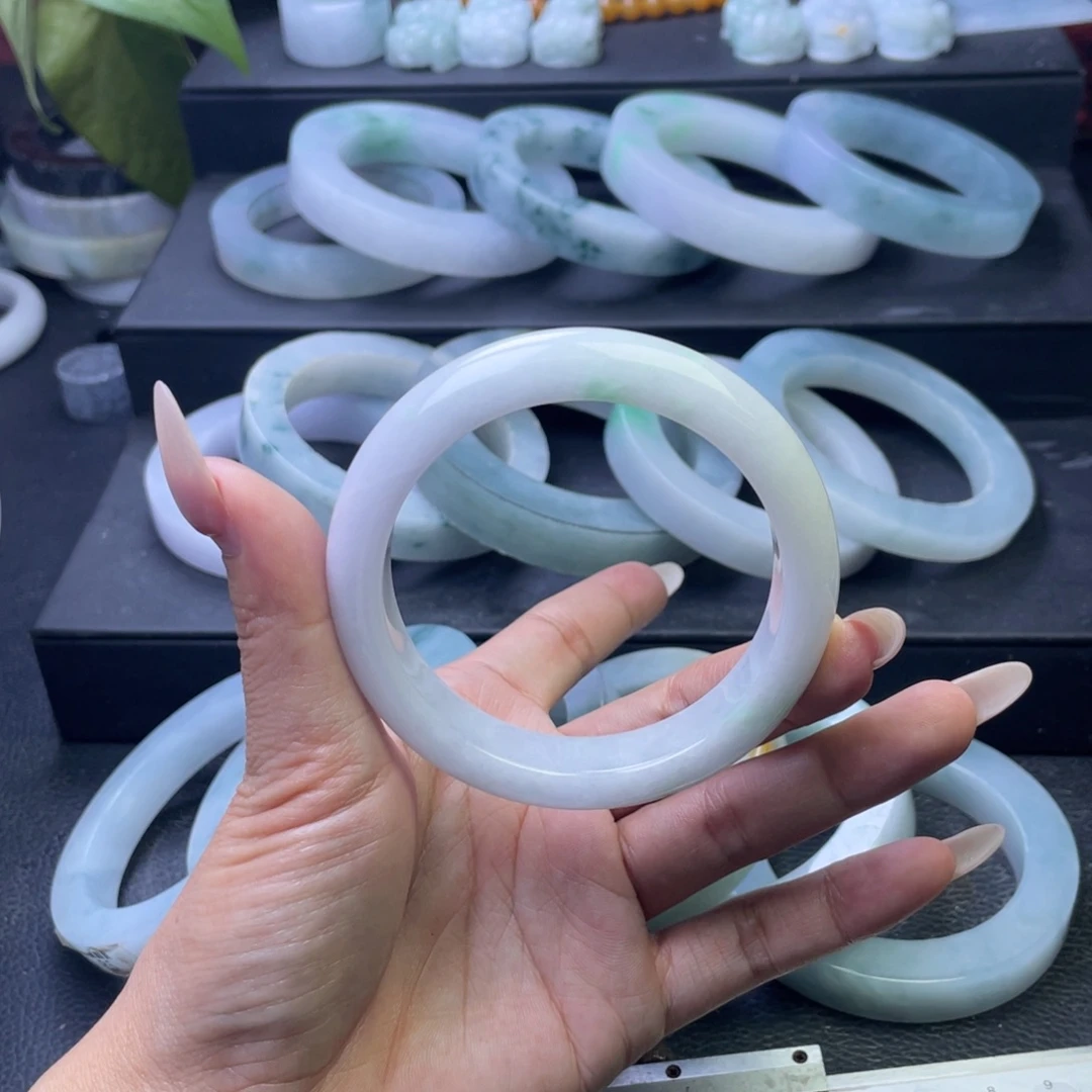 未镶嵌手镯翡翠多样性