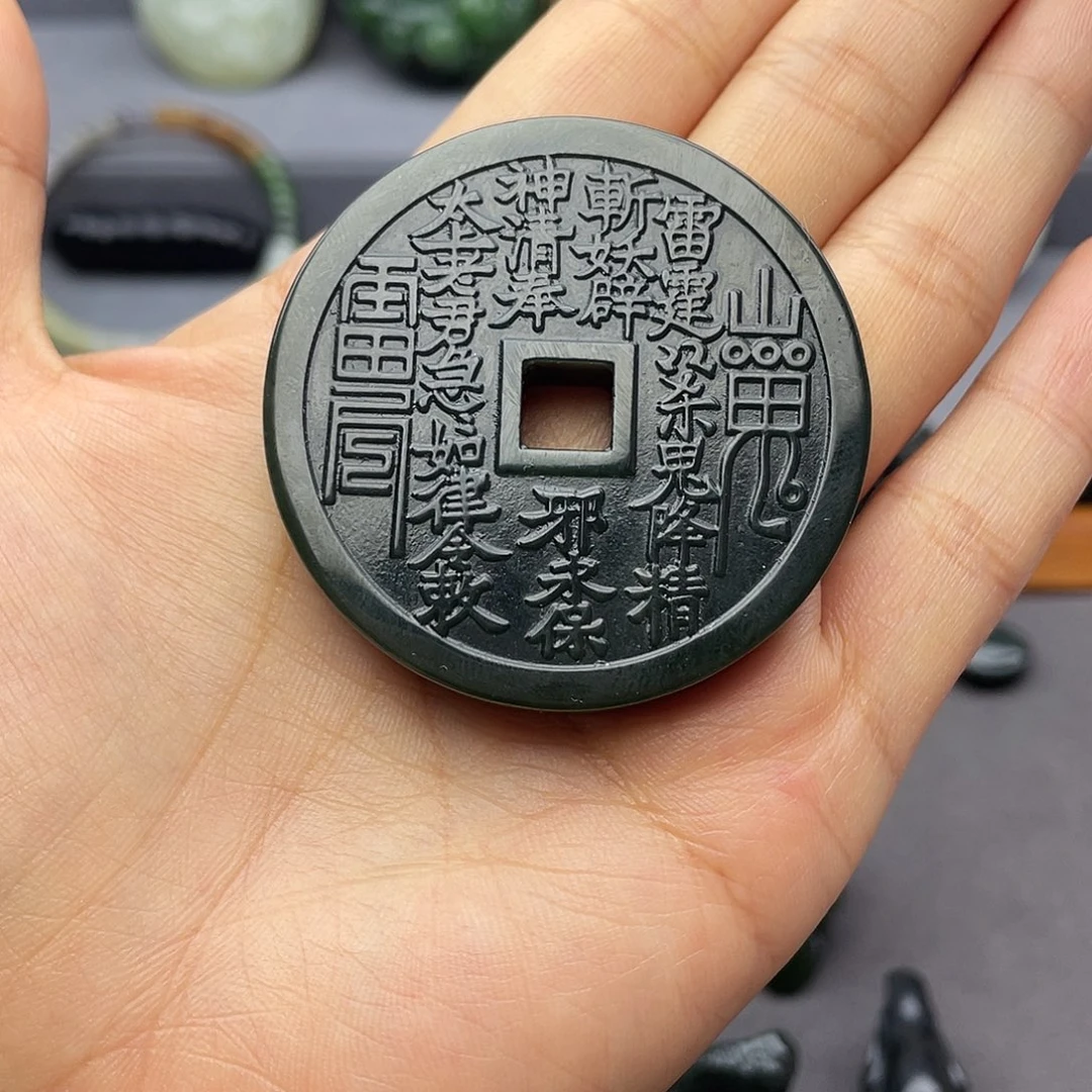 郎***下和田玉未镶嵌颈饰