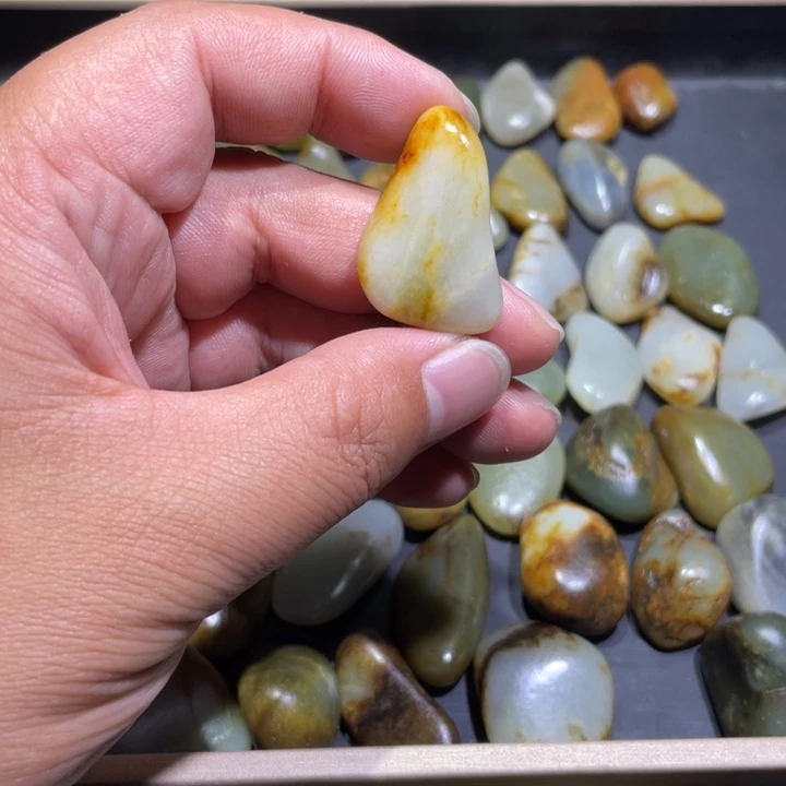 王***）和田玉未镶嵌颈饰