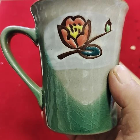 瓷片瓷片，各种摆件，均有瑕疵。沙锅！