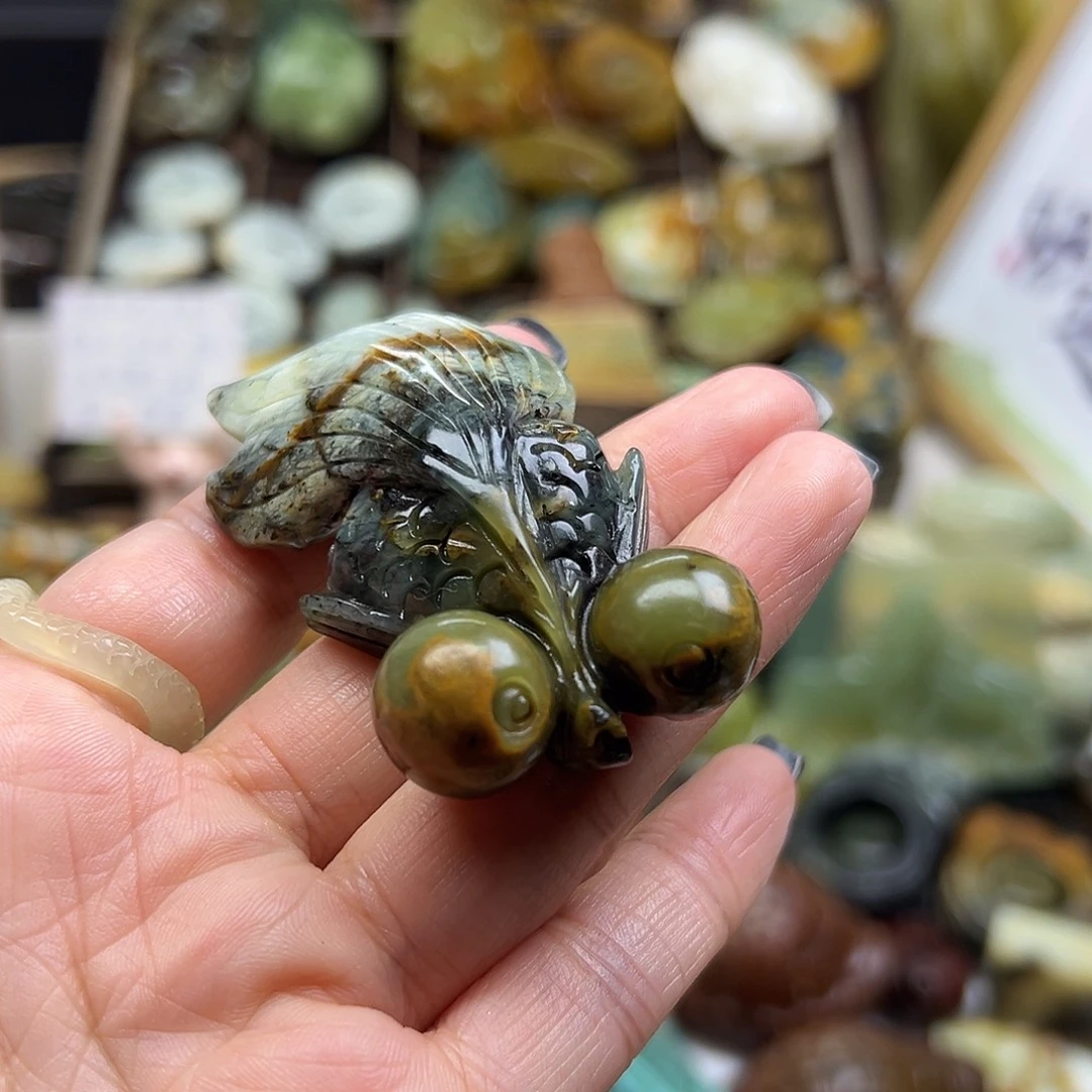 未镶嵌岫玉颈饰花玉金鱼