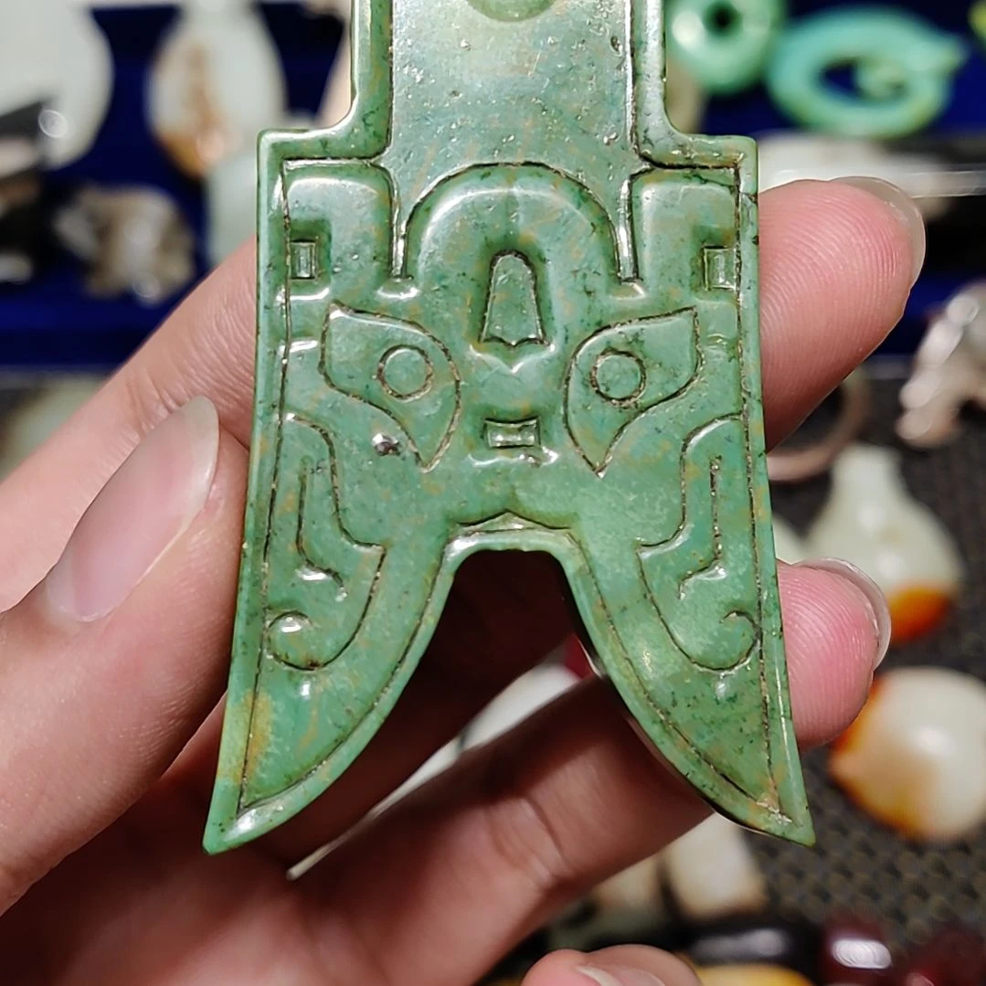 透闪石质玉未镶嵌颈饰