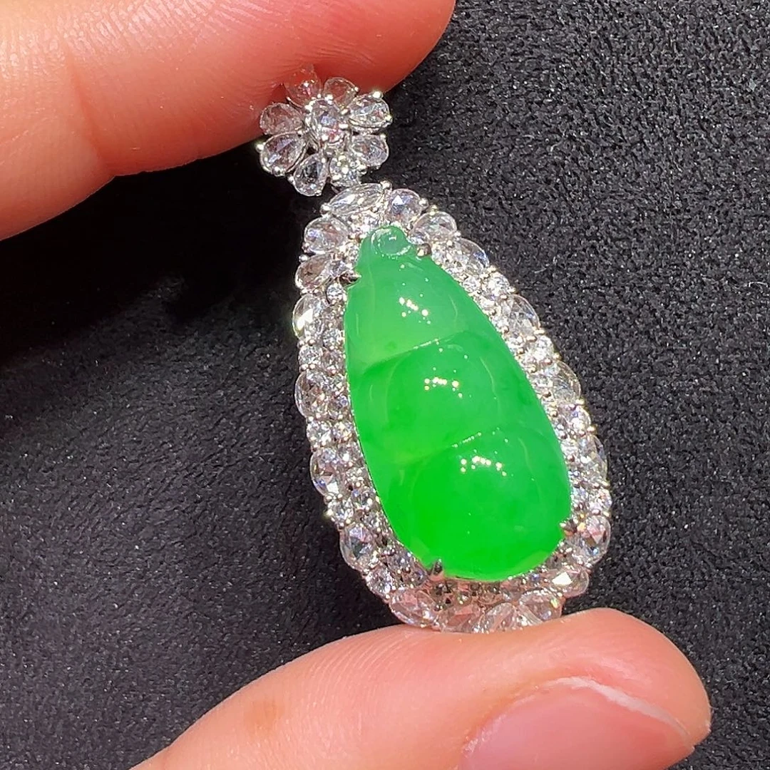 翡翠18K金镶嵌颈饰