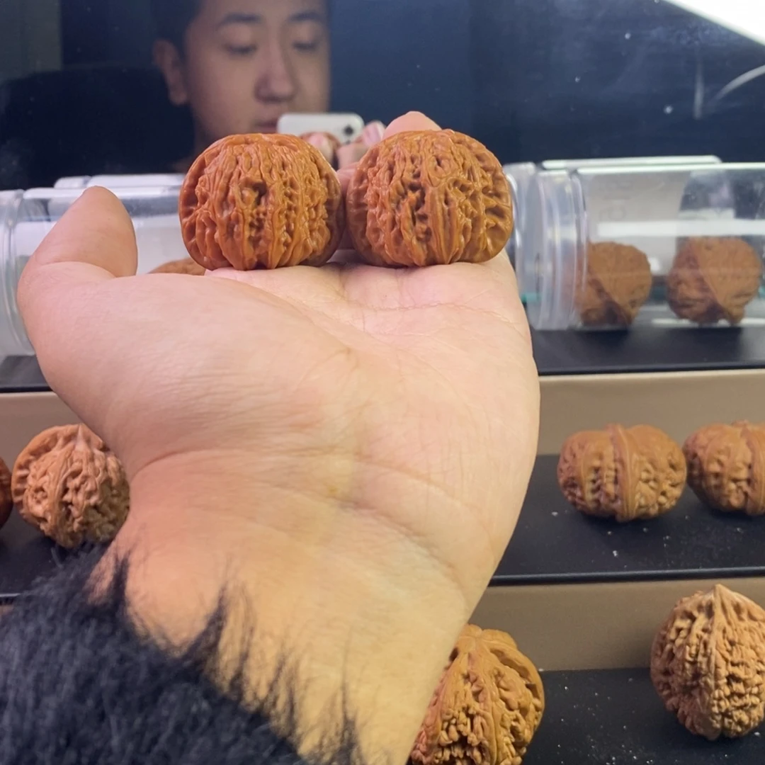 文玩核桃吊坠白狮子全品40