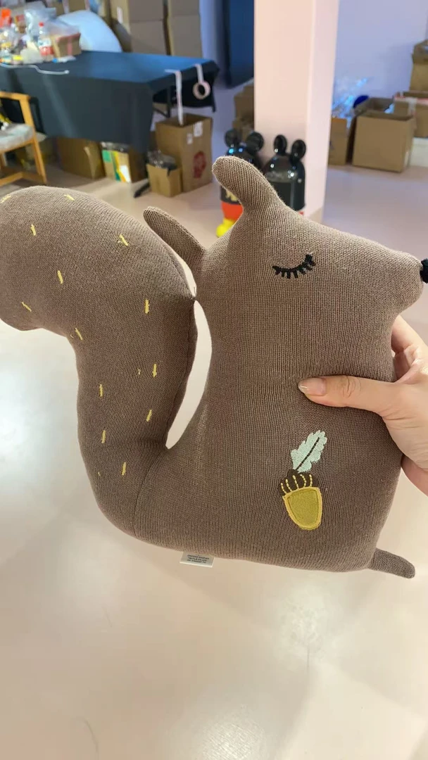 小松鼠可爱毛绒玩偶