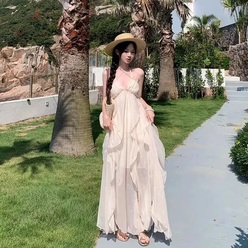法式纯欲气质挂脖吊带连衣裙女夏季长裙拍照露背海边度假沙滩裙子
