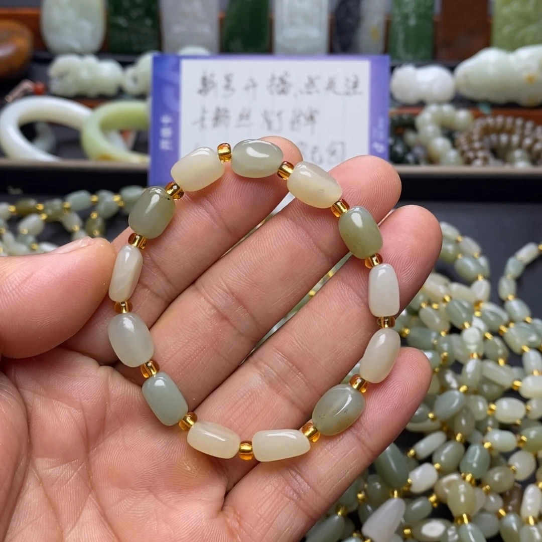 弘***画和田玉（糖玉）未镶嵌颈饰