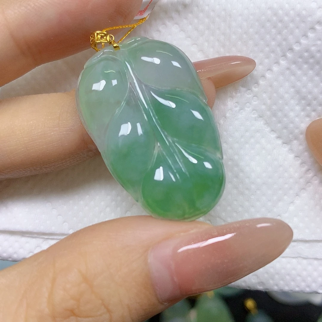 颈饰18K金镶嵌翡翠挂件