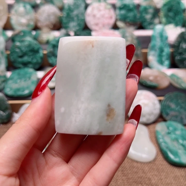 独山玉未镶嵌颈饰