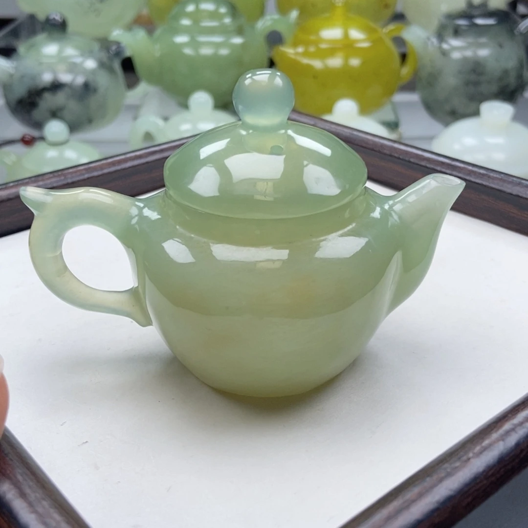 蛇纹石玉未镶嵌壶