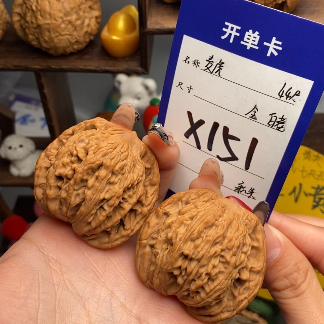 文玩核桃吊坠麦虎 全 白