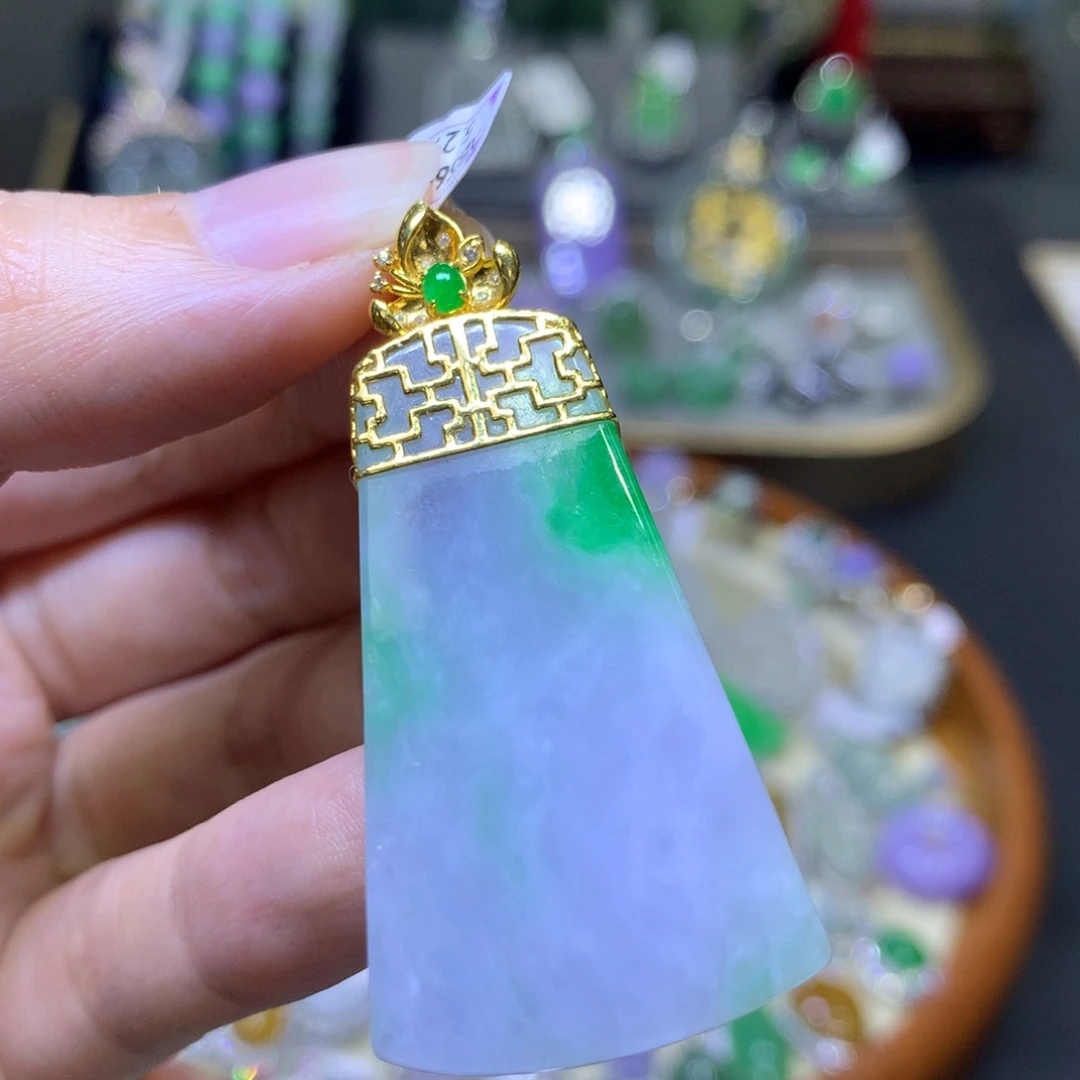 翡翠18K金镶嵌颈饰翡翠吊坠项链