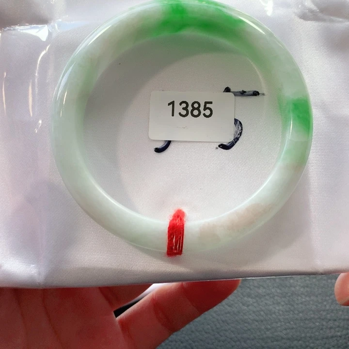 翡翠手镯未镶嵌天然翡翠手镯01