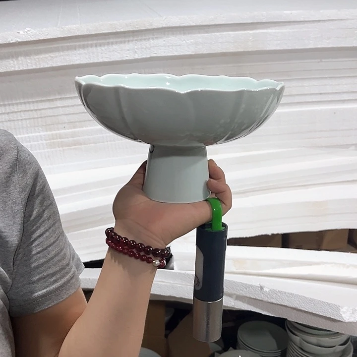 瓷片青瓷八英寸高脚果盘一个，微瑕包邮