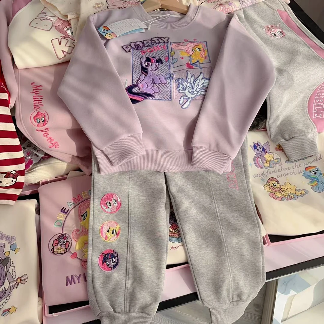 紫悦好朋友！2025年早春新款卡通圆领紫色时尚卡通套装