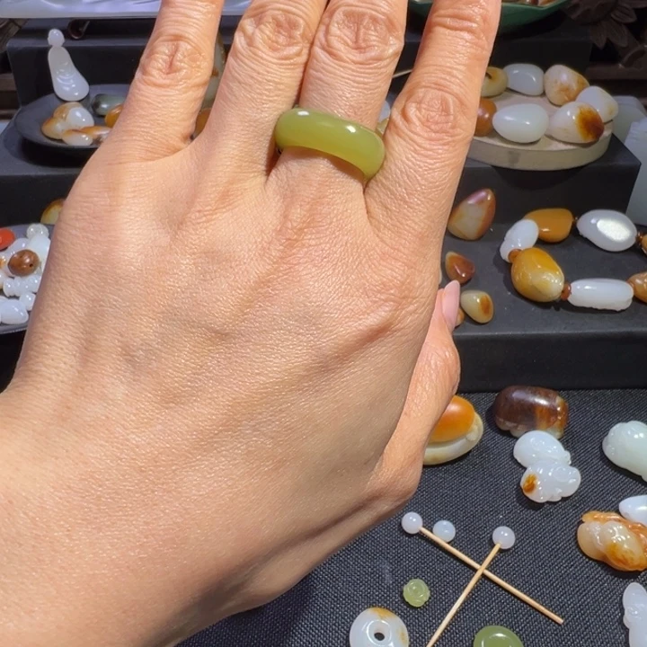 茄***敏和田玉（黄玉）未镶嵌戒指