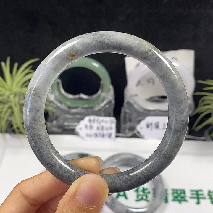 未镶嵌手镯翡翠24号。 59圈