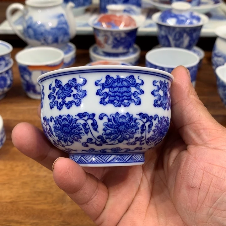 柴窑青花缠枝连八宝主人杯