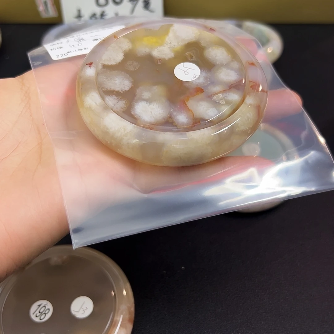 大***露玛瑙/玉髓未镶嵌手镯59