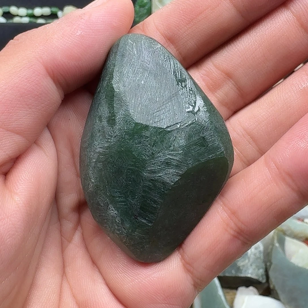 藏***岳吊坠(不含链)未镶嵌和田玉（碧玉）