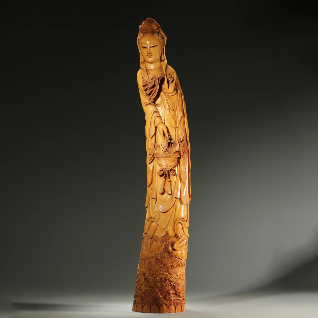 Lot02 20世纪 料器仿牙提篮观音立像