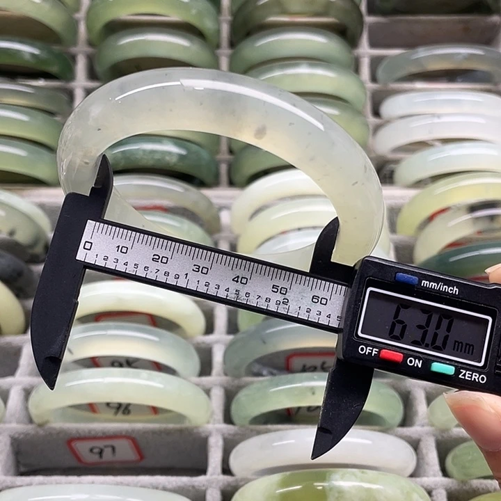 未镶嵌蛇纹石玉手镯85