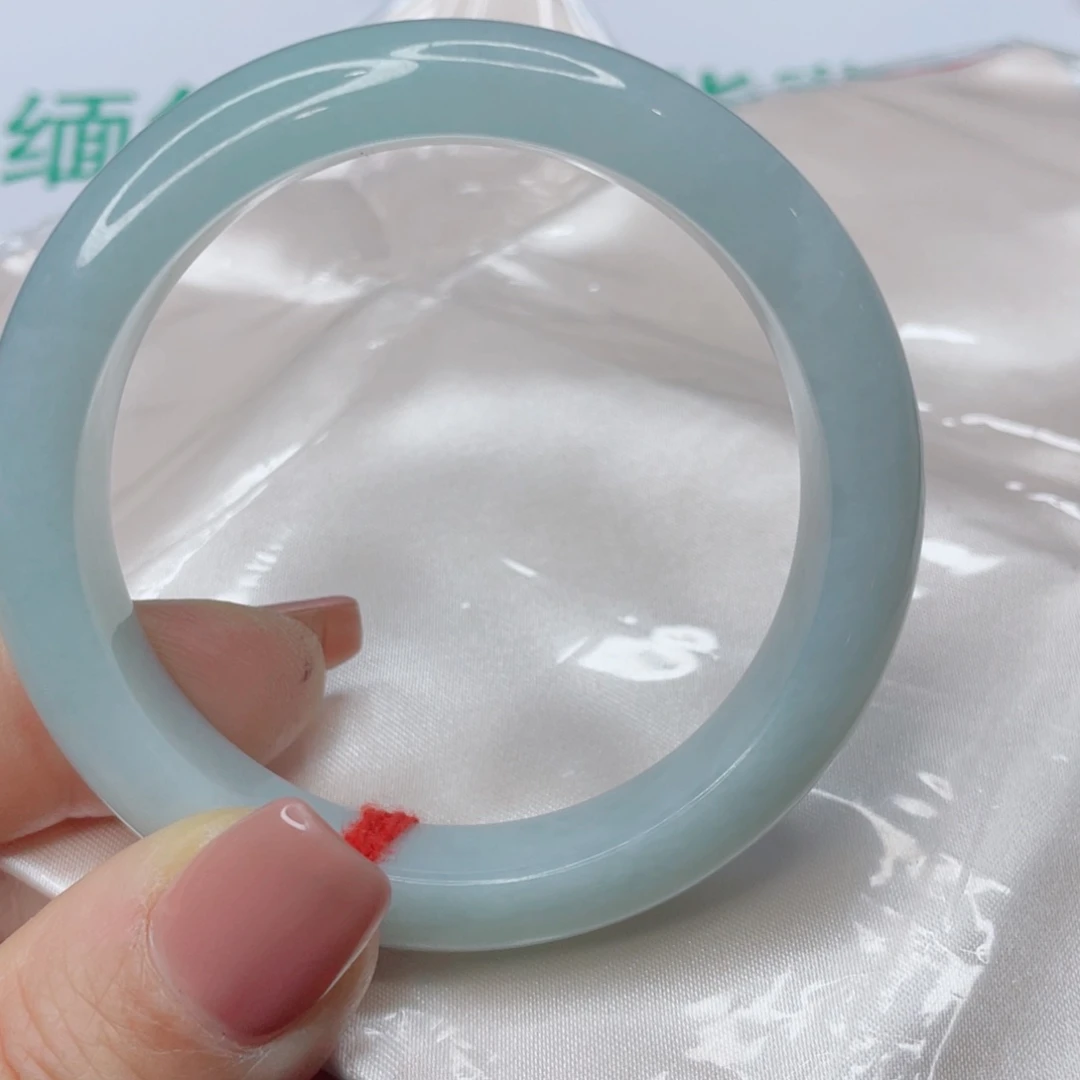 未镶嵌手镯翡翠避**?