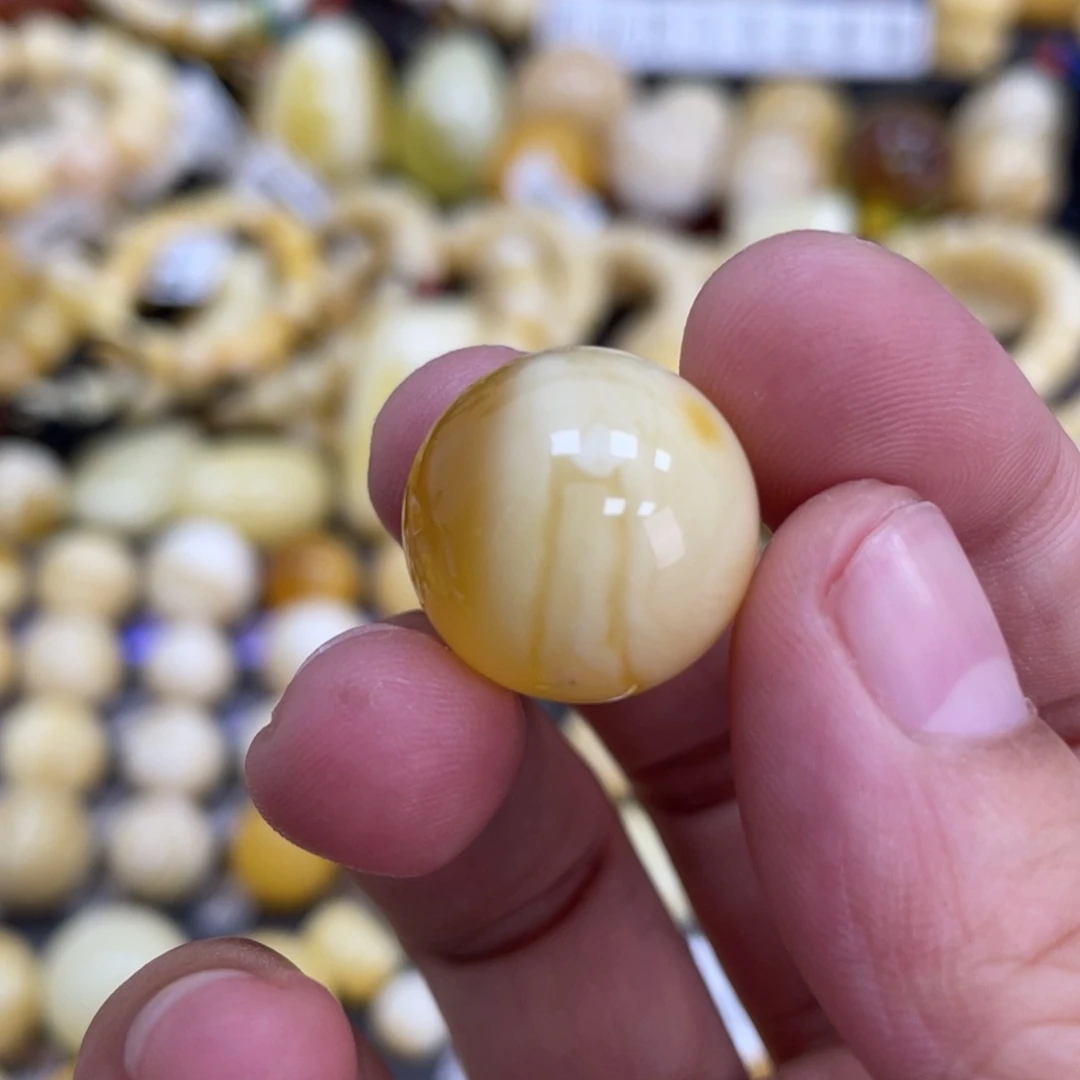 未镶嵌琥珀裸石18mm瑕疵福利款