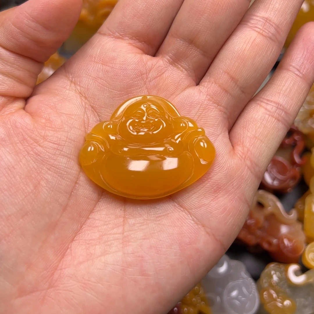 未镶嵌石英质玉（黄龙玉）颈饰