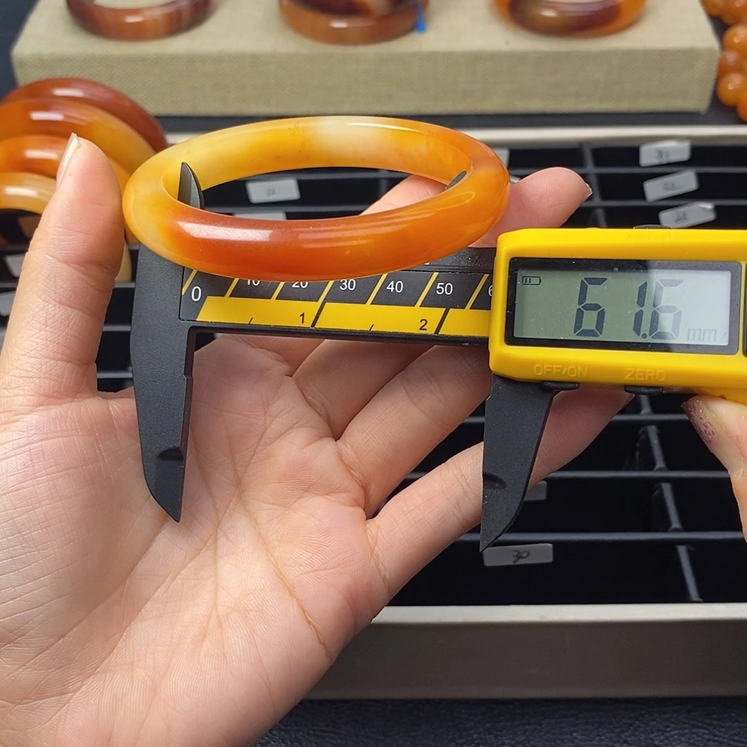 未镶嵌石英质玉（黄龙玉）手镯5号