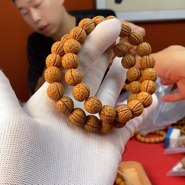 桃核手串c55 油皮12.5 （尺寸误差0.5之间）