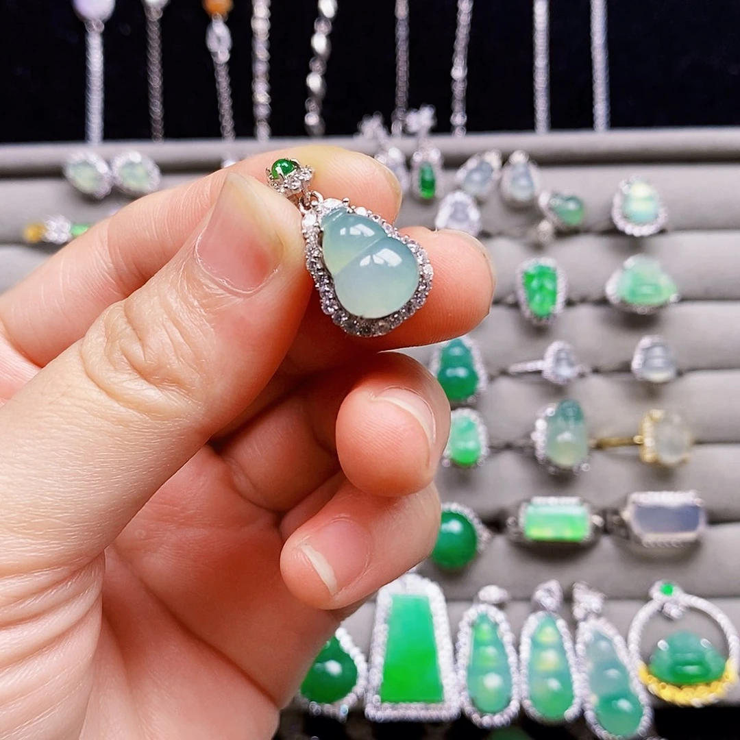 翡翠银S925镶嵌颈饰葫芦