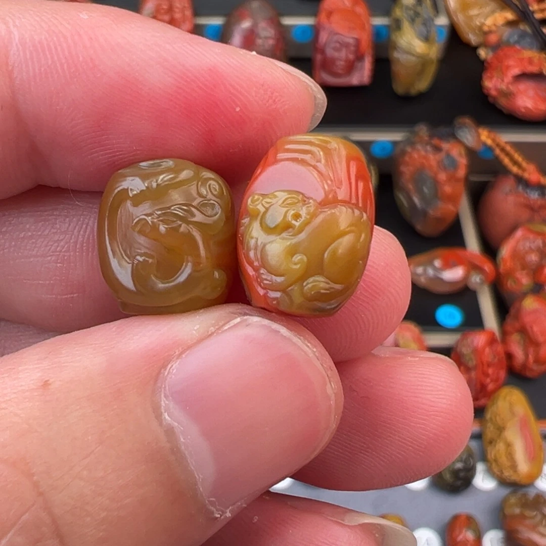 南红玛瑙未镶嵌挂件老*
