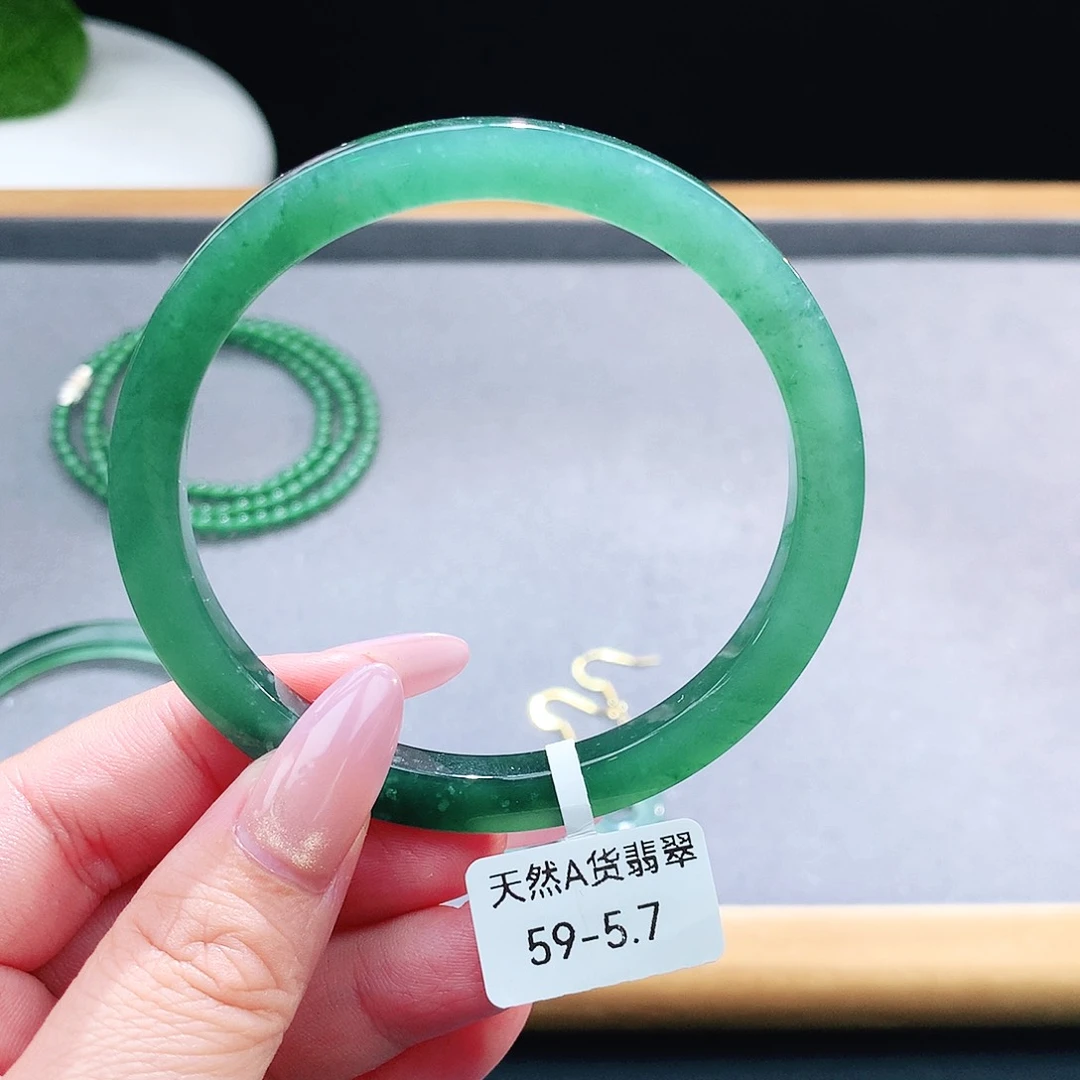 未镶嵌手镯（圆镯）翡翠