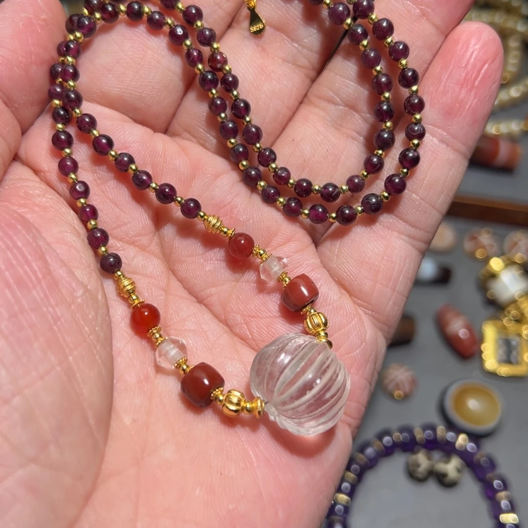 未镶嵌水晶颈饰各种各样的