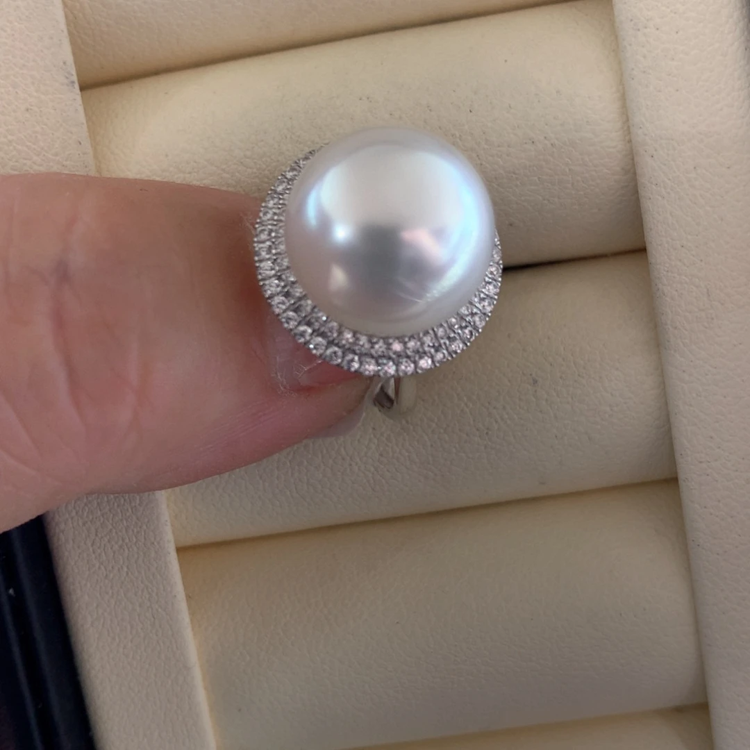 18K金镶嵌海水珍珠戒指