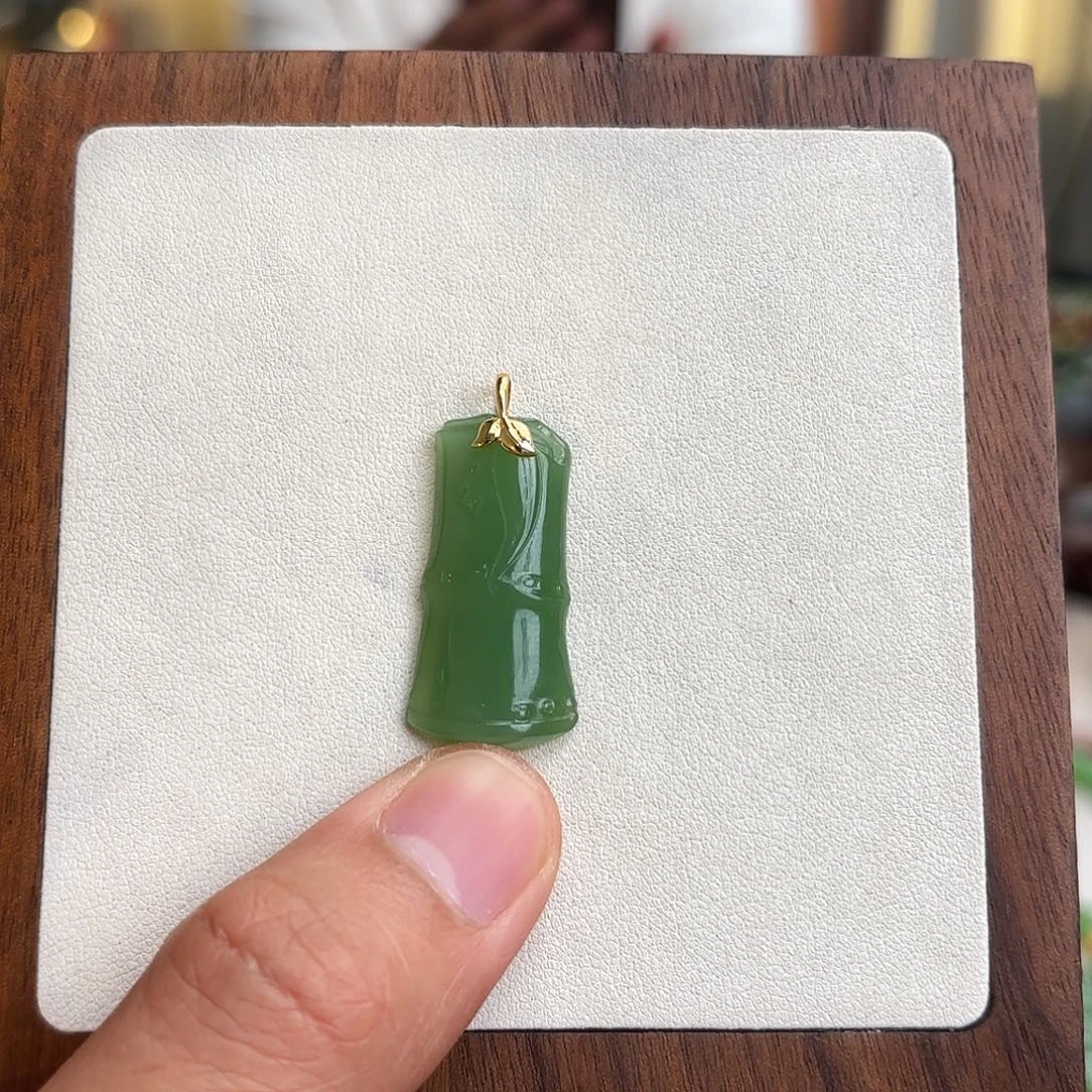 和田玉（碧玉）18K金镶嵌颈饰碧玉竹节