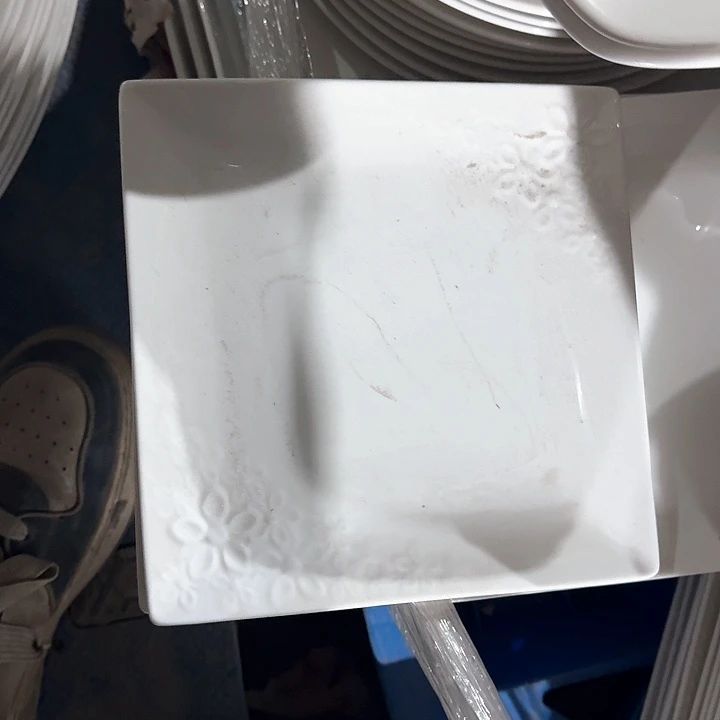 瓷8 英寸 浮雕盘子 4 个