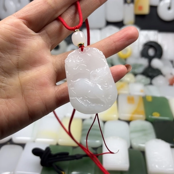 无***生石英质玉（金丝玉）未镶嵌颈饰