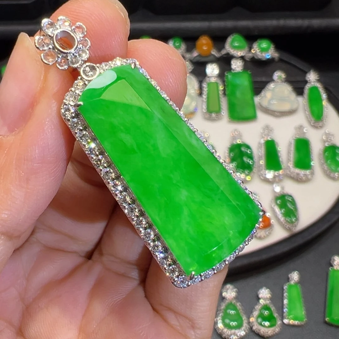 翡翠18K金镶嵌颈饰收到货48小时鉴赏期