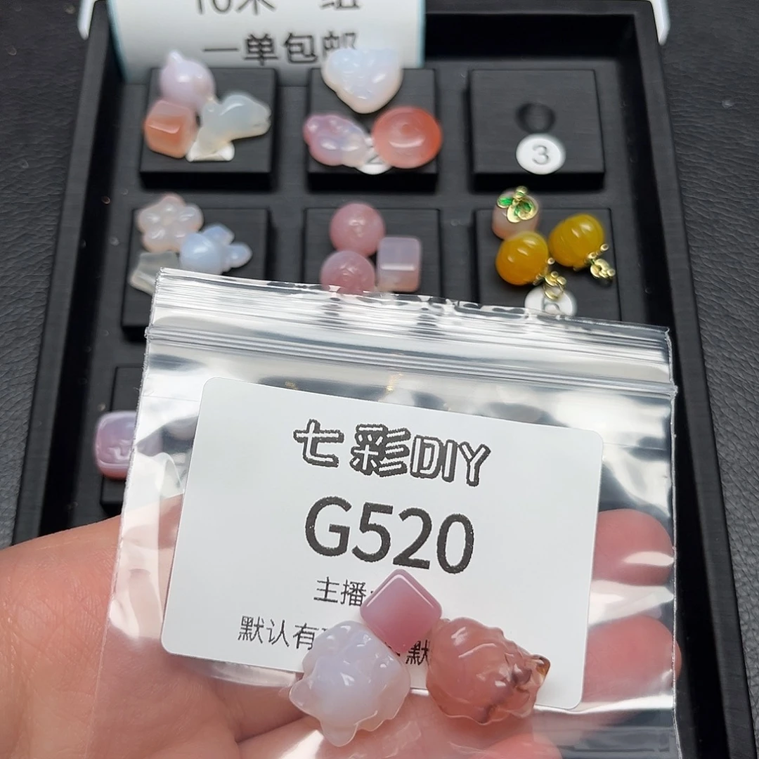 玛瑙/玉髓颈饰合金小*猪