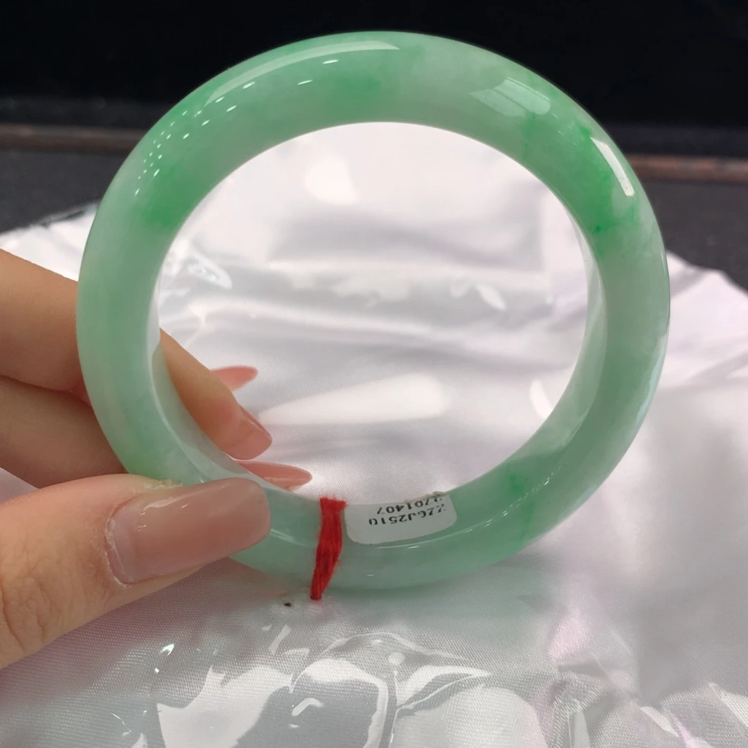 翡翠未镶嵌手镯缅甸A货翡翠 绿底阳绿55 56