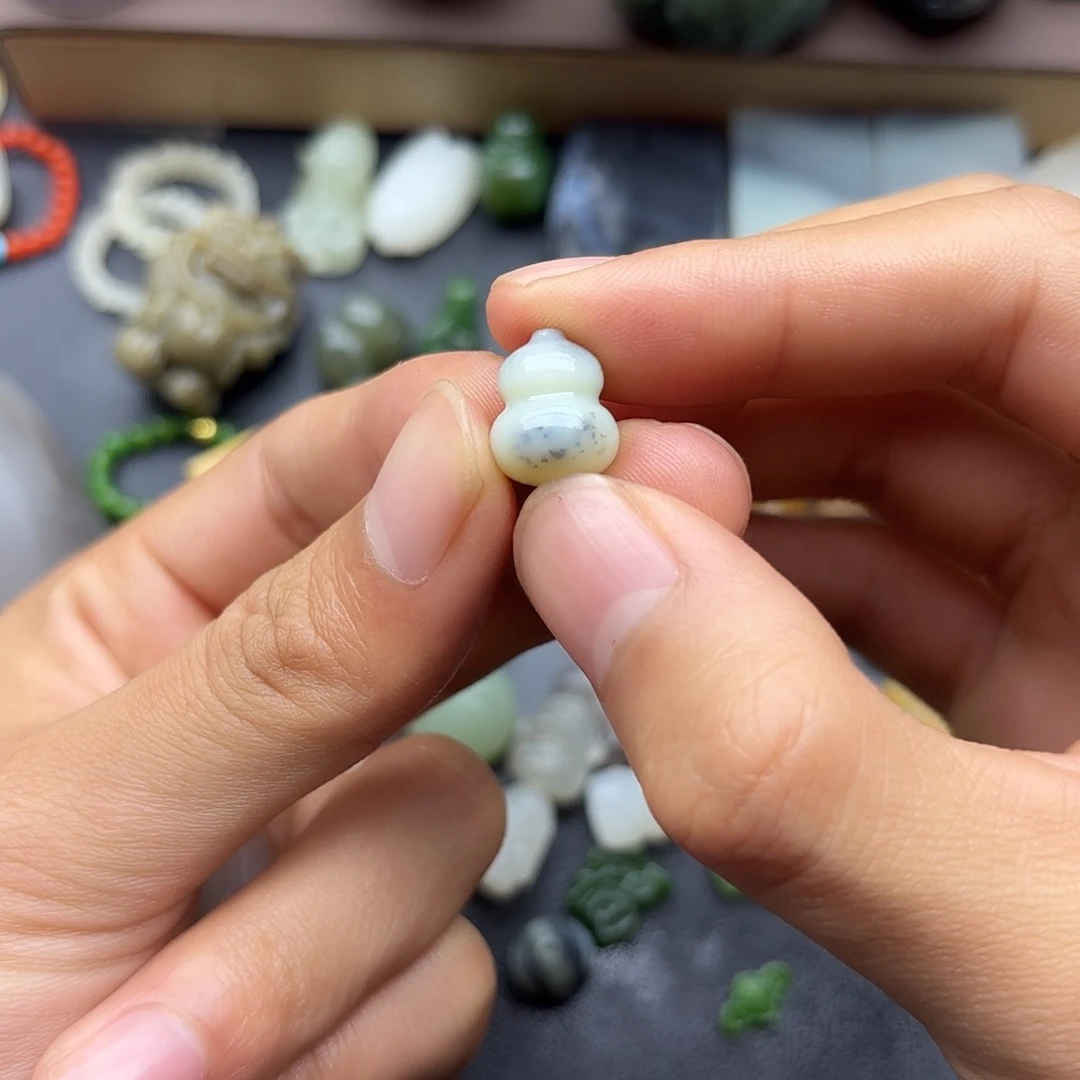 粽***子和田玉未镶嵌颈饰