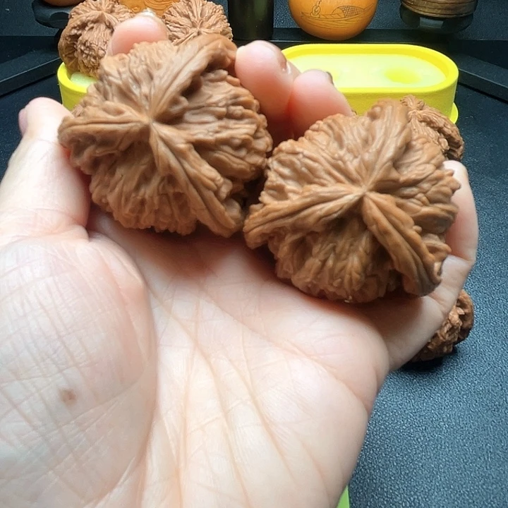 *****核桃46白狮子拼接三棱。
