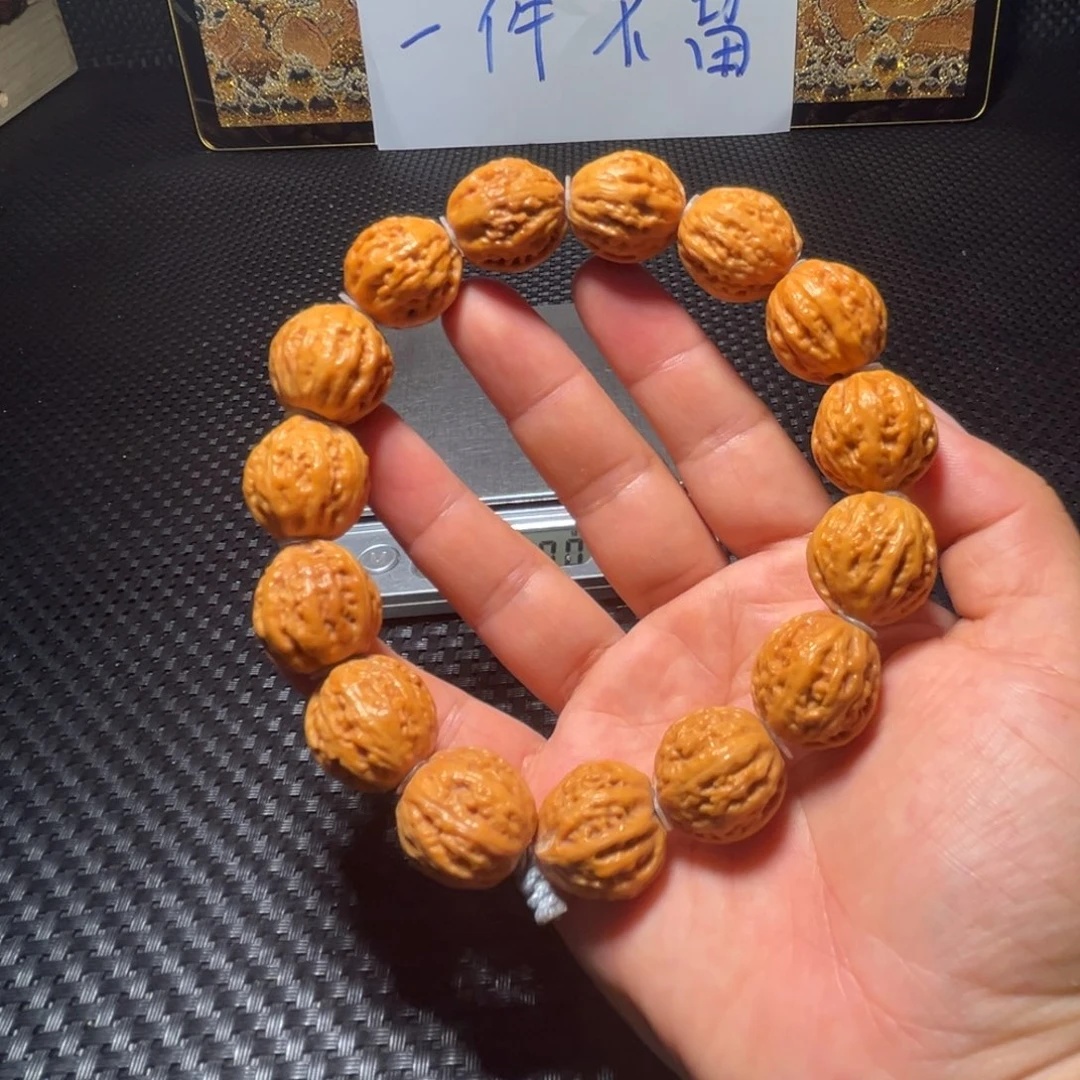 文玩核桃吊坠京八棱盘龙纹18